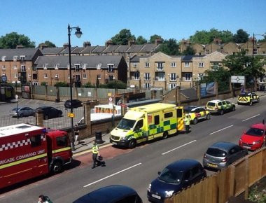 ΕΚΤΑΚΤΟ: Πυρκαγιά σε συγκρότημα κατοικιών στο Λονδίνο - Υπό μερικό έλεγχο η φωτιά (φωτό, βίντεο) (upd)